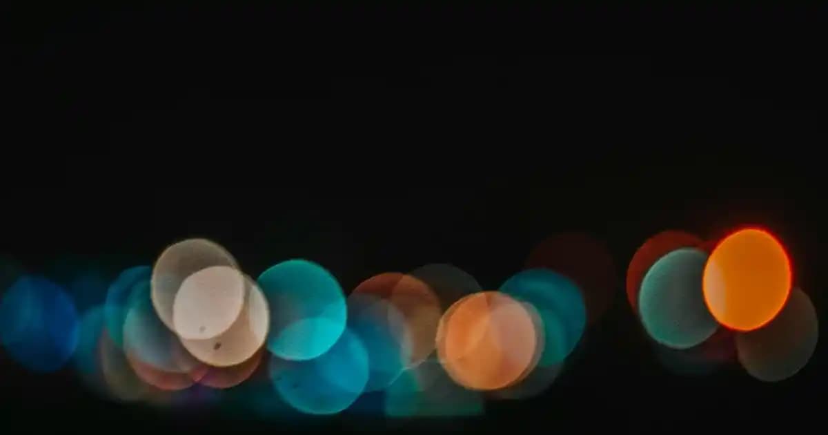 Gap Marka ile Moda Dünyasında Telefon Çantalarının Yeri ve Güncel Trendler