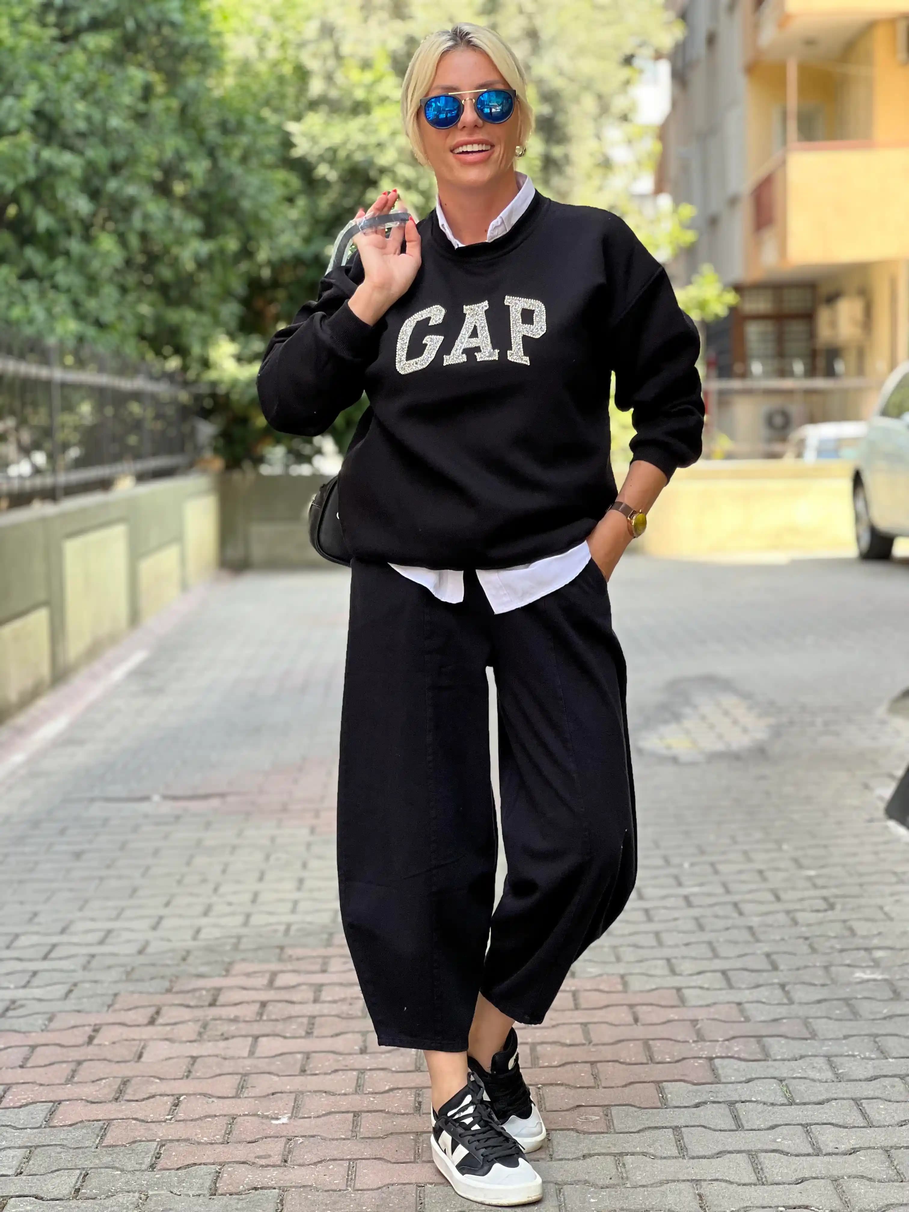 Gap Siyah Sweatshirt Modada Zarif ve Şık Bir Tercih Olmanın Yolu