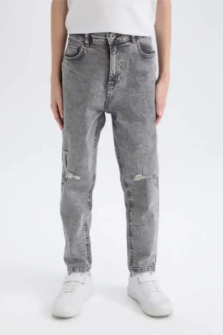 Genç Erkekler İçin Pantolon Seçiminde Moda ve Konforun Dengesi ve Güncel Trendler