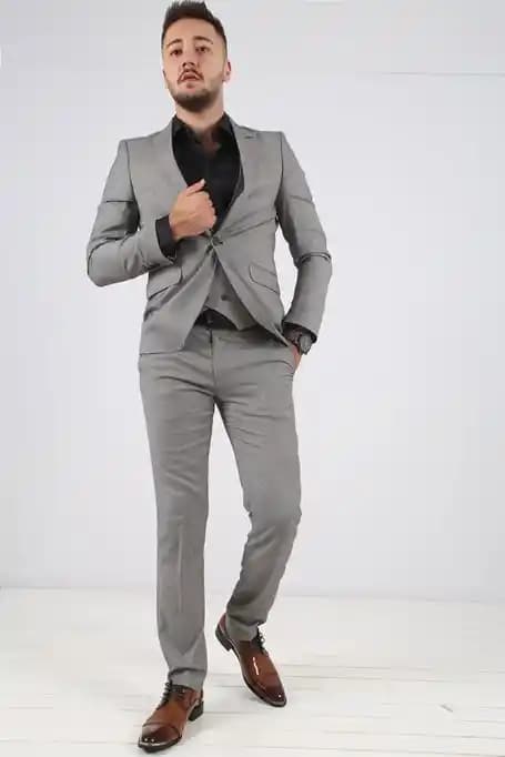 Genç Erkekler İçin Takım Elbise Kombinleri: Trendler ve Stil Önerileri