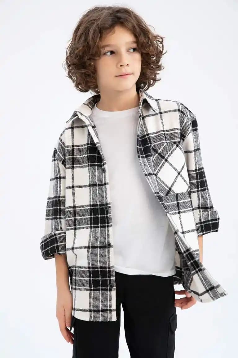 Genç Gömlekler: Modern Tarzlar ve Bakım İpuçlarıyla Moda Dünyasında Öne Çıkın