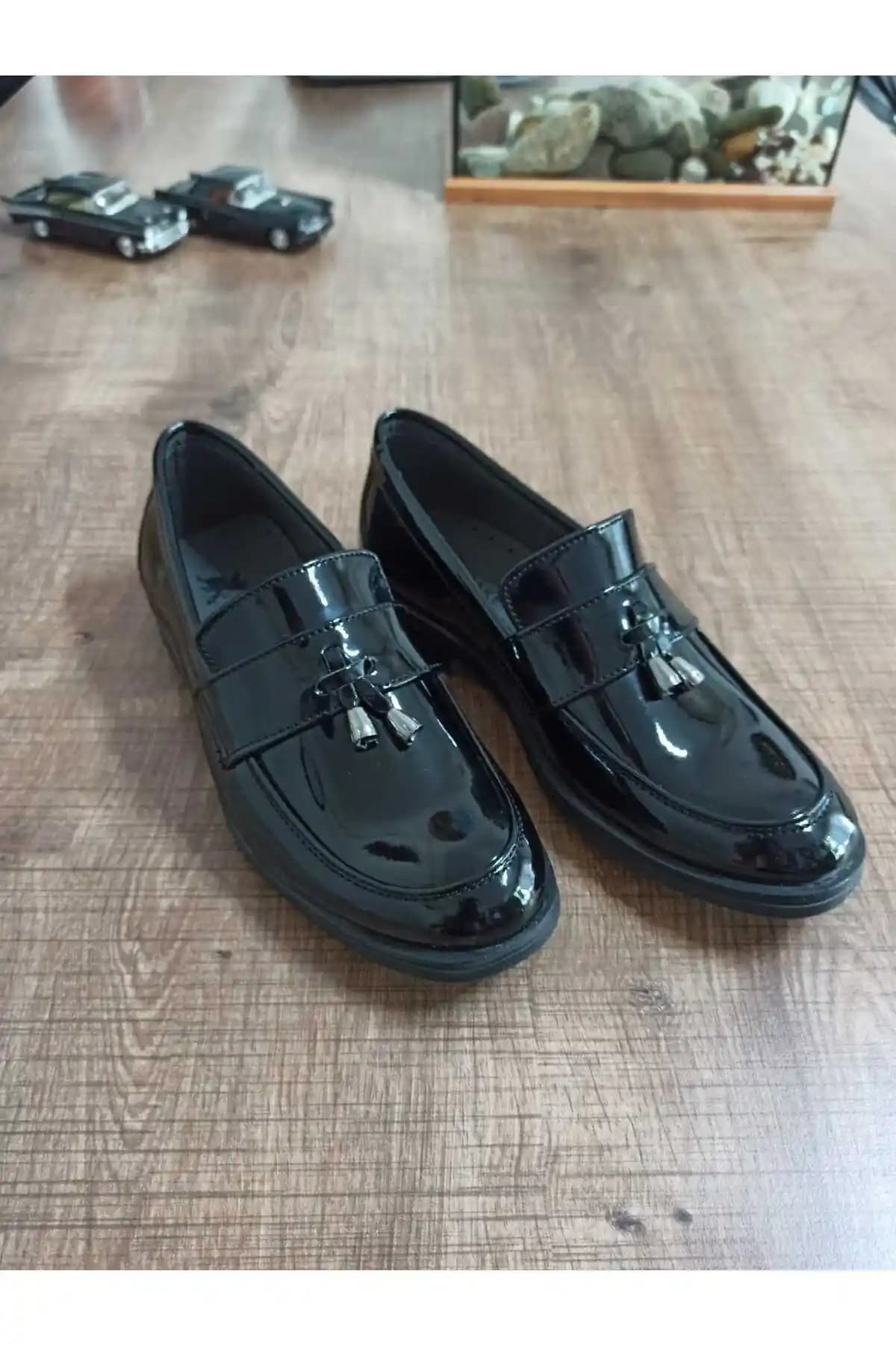 Genç Kundura Modası ve Kendini İfade Etmenin Yolları