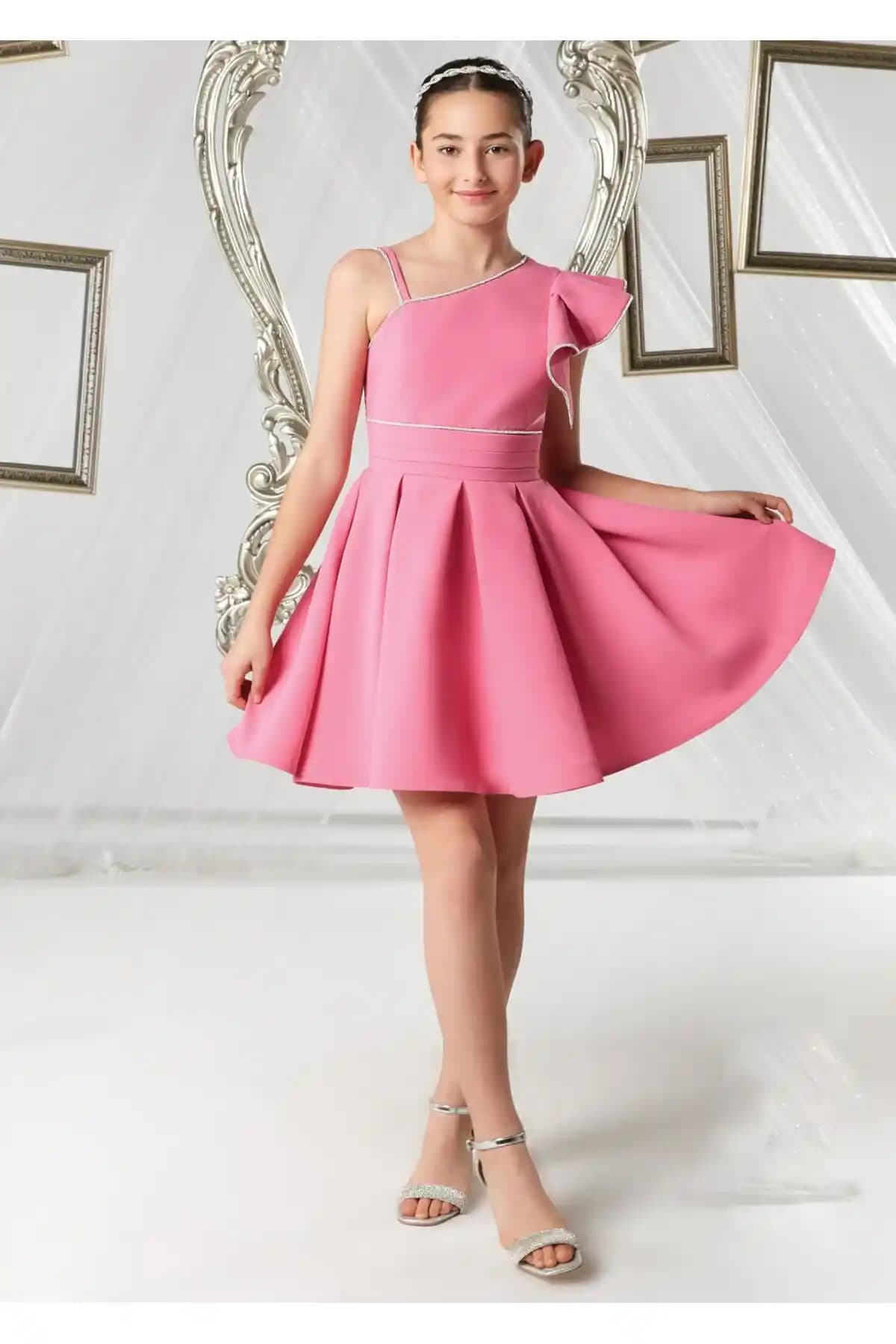 Gençler İçin Balo Elbiseleri Moda Trendleri ve Seçim Rehberi