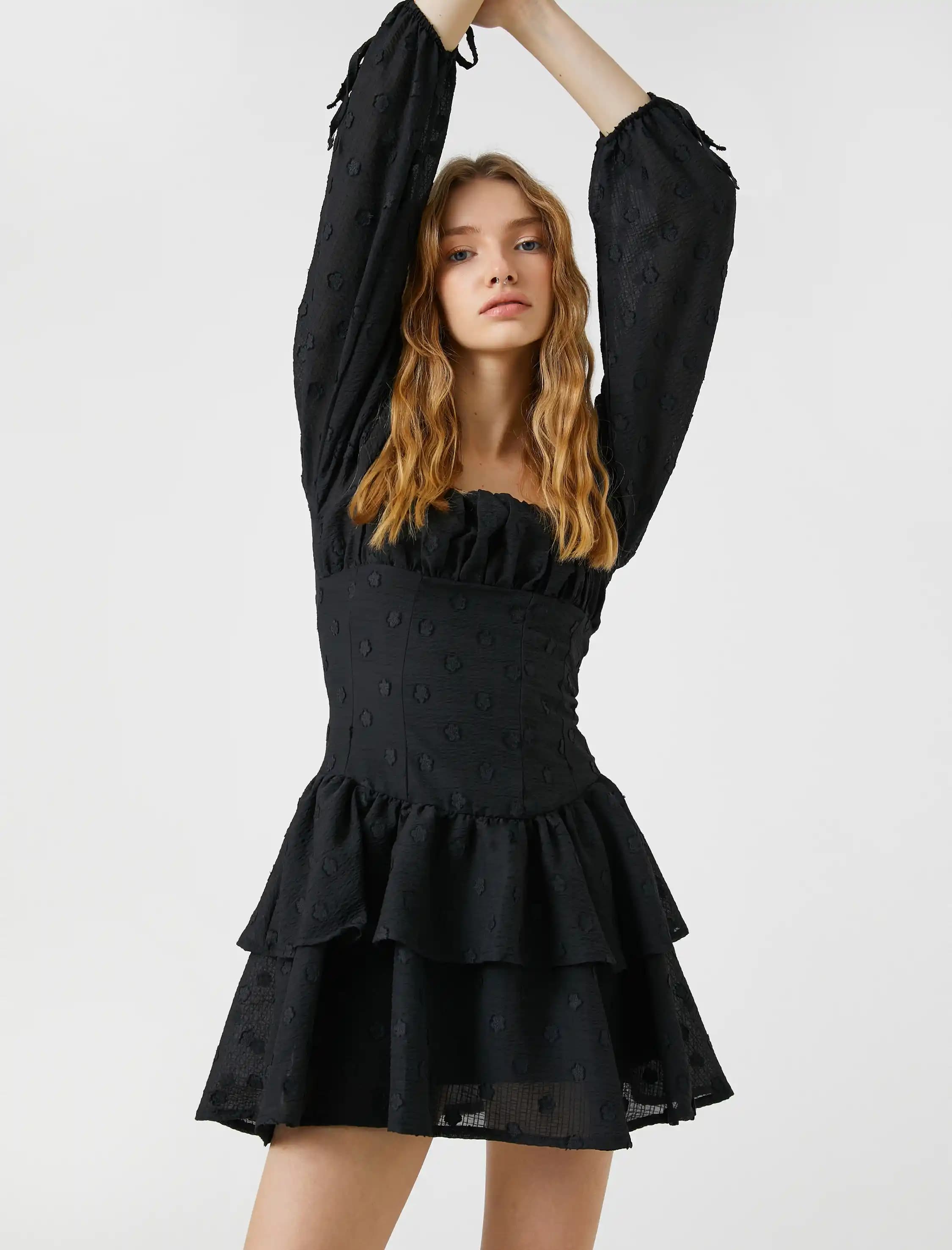 Gençler İçin Siyah Elbise: Zamansız Şıklık ve Stil İpuçları 2024