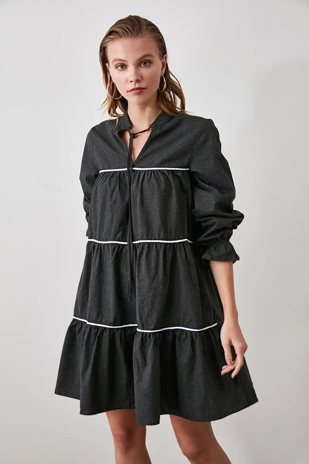 Geniş Kesim Elbiseler: Moda Dünyasında Konfor ve Şıklığın Buluşması