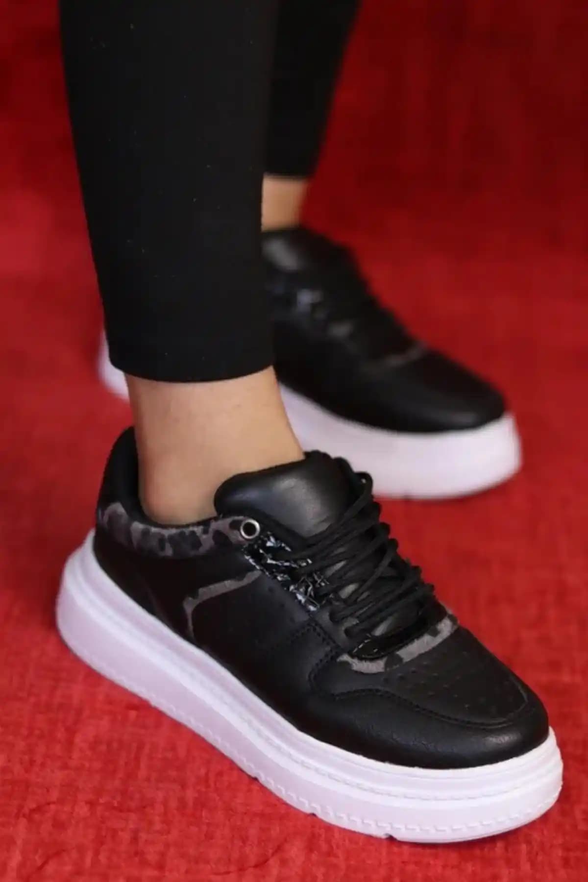 Geniş Tabanlı Ayakkabılar Moda Dünyasında Yenilik ve Konforun Birleştiği Trendler