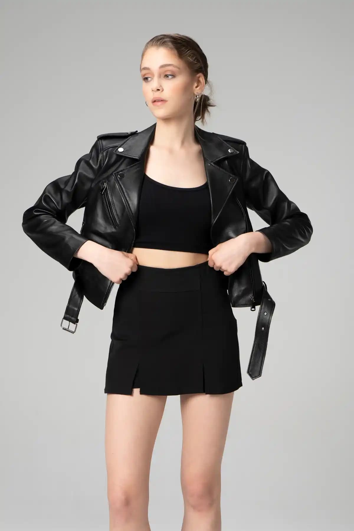 Gerçek Deri Montlar: Moda ve Dayanıklılığın Buluştuğu Kaliteli Seçenekler