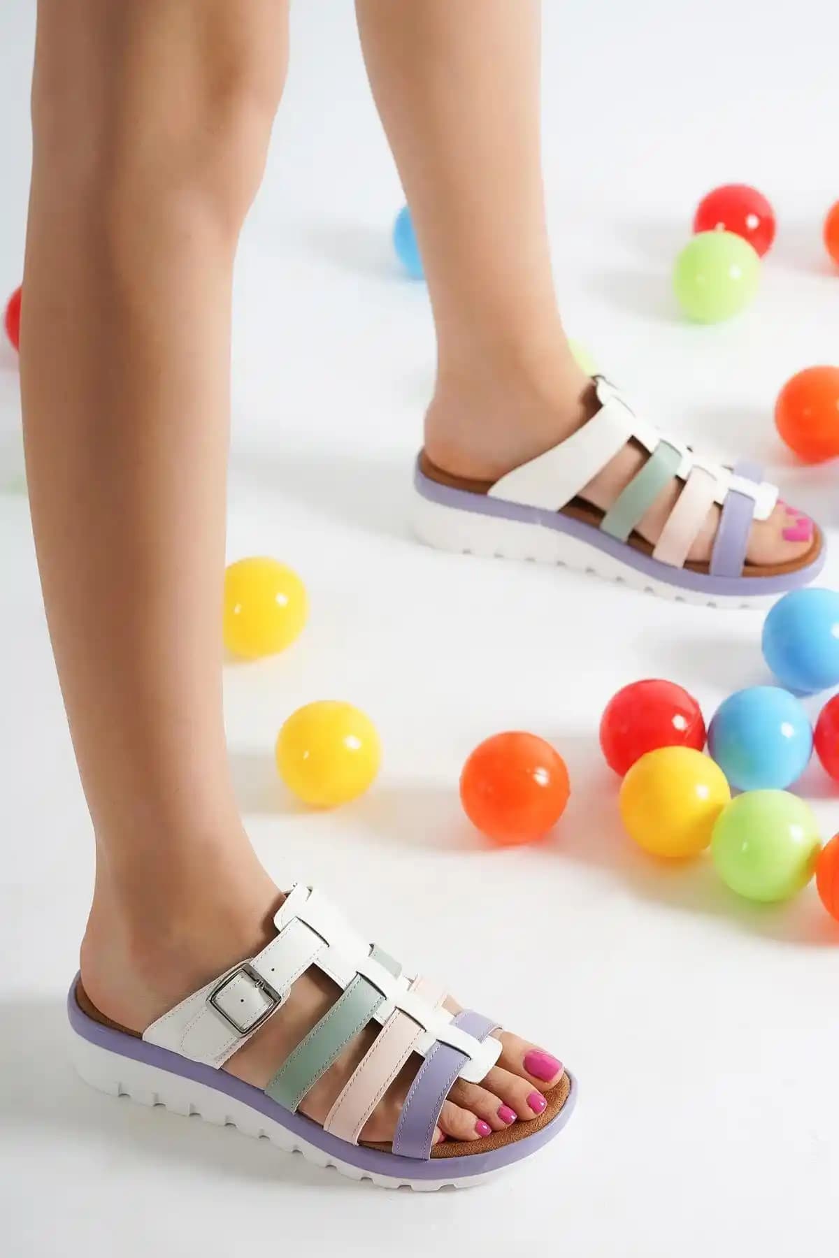 Gladyatör Terlikleri: Tarihçe, Tasarım ve Moda Dünyasındaki Yeri Analizi