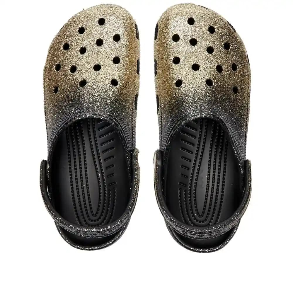 Glitter cloglar ile moda dünyasında dikkat çekici ve rahat tarzlar yaratma yolları