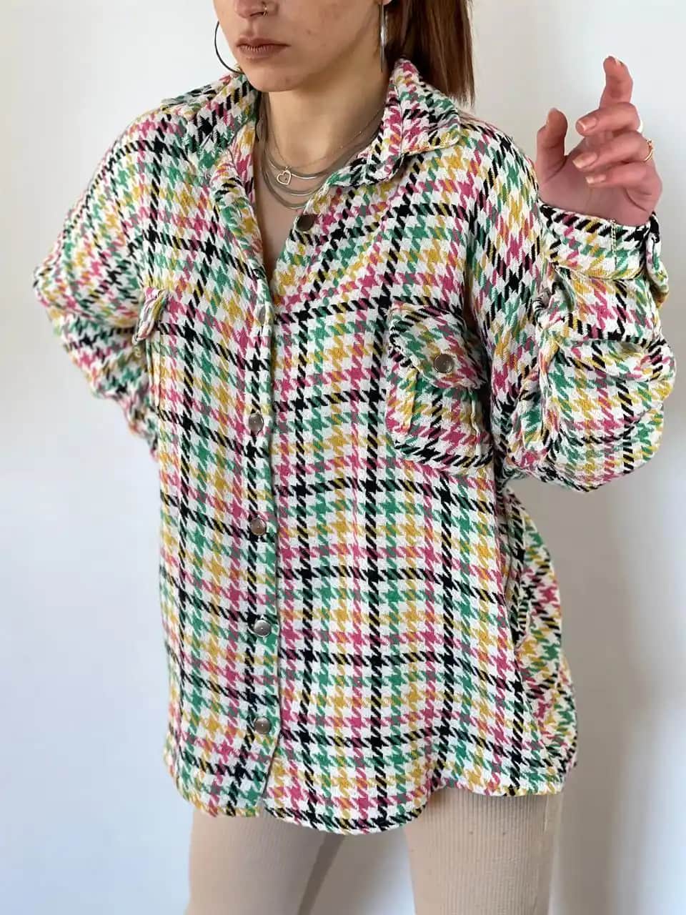 Gökkuşağı Gömlekleri ile Renkli ve Cesur Moda Trendleri 2023