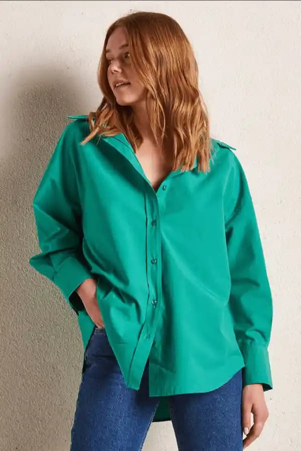 Gömlek Renkleri ve Moda Trendleri: Stilinizi Yansıtacak Kombinasyon İpuçları