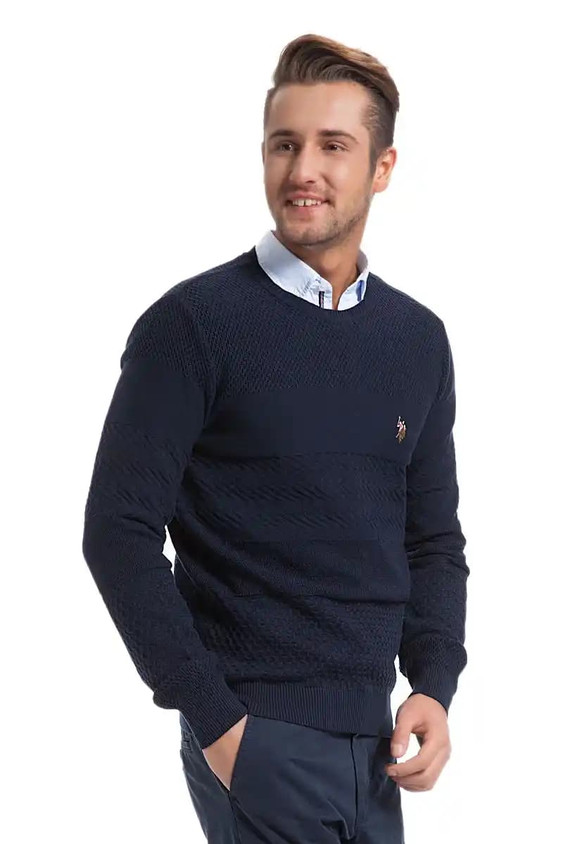 Gömlek Üstüne Kazak Giyimi: Şıklık ve Konforu Bir Arada Sunan Stil Rehberi