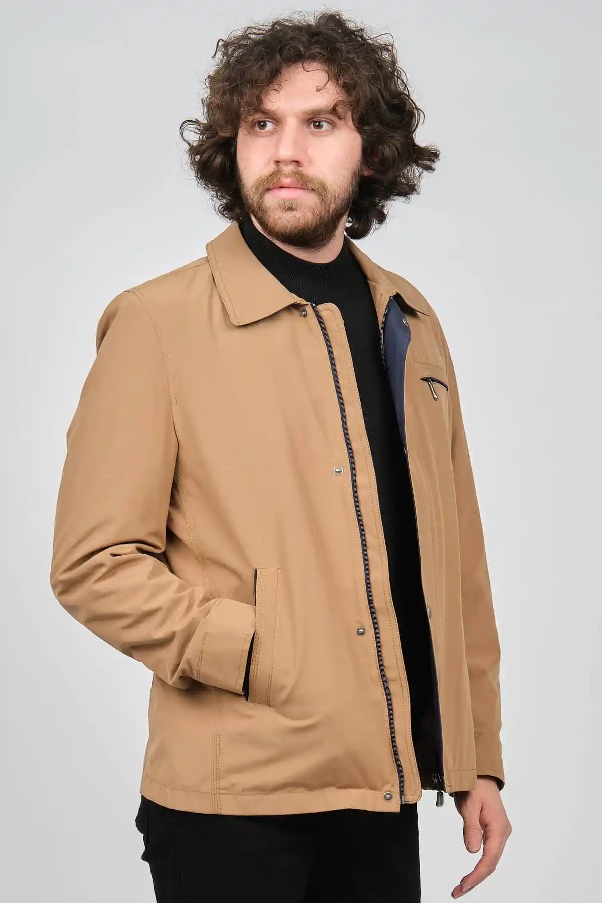 Gömlek Yakalı Montlar: Erkekler İçin Şık ve Fonksiyonel Kış Giyim Seçenekleri