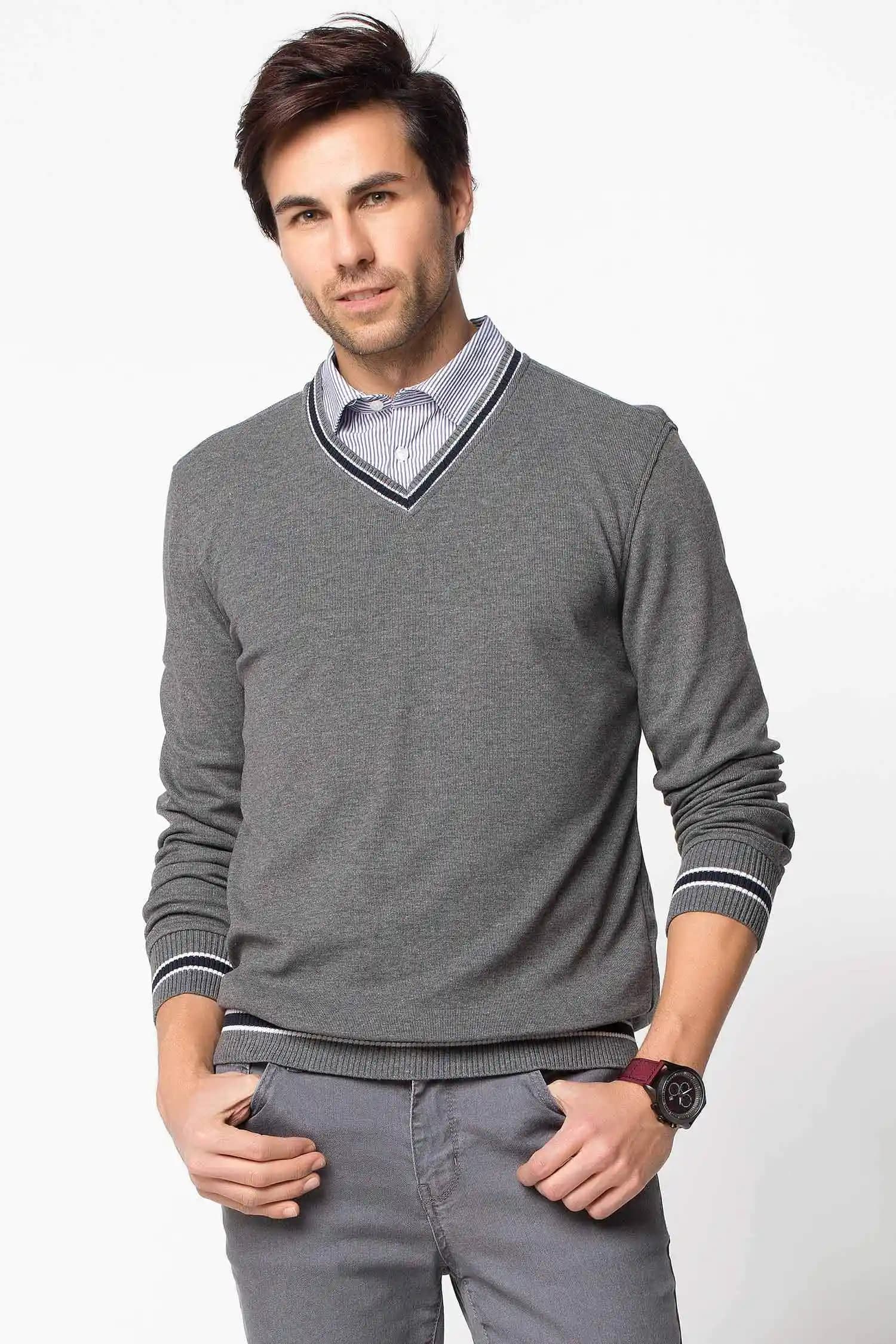 Gömlek Yakalı Sweatshirtler: Modern Tarz ve Konforu Bir Arada Sunan Moda Trendi