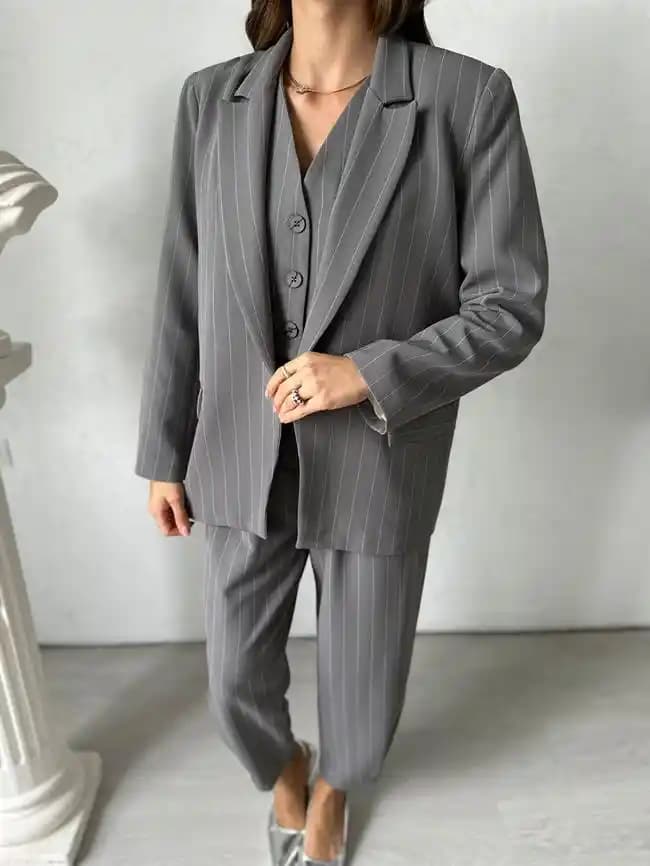 Gri Çizgili Takımın Moda Dünyasındaki Yeri ve Stil İpuçları