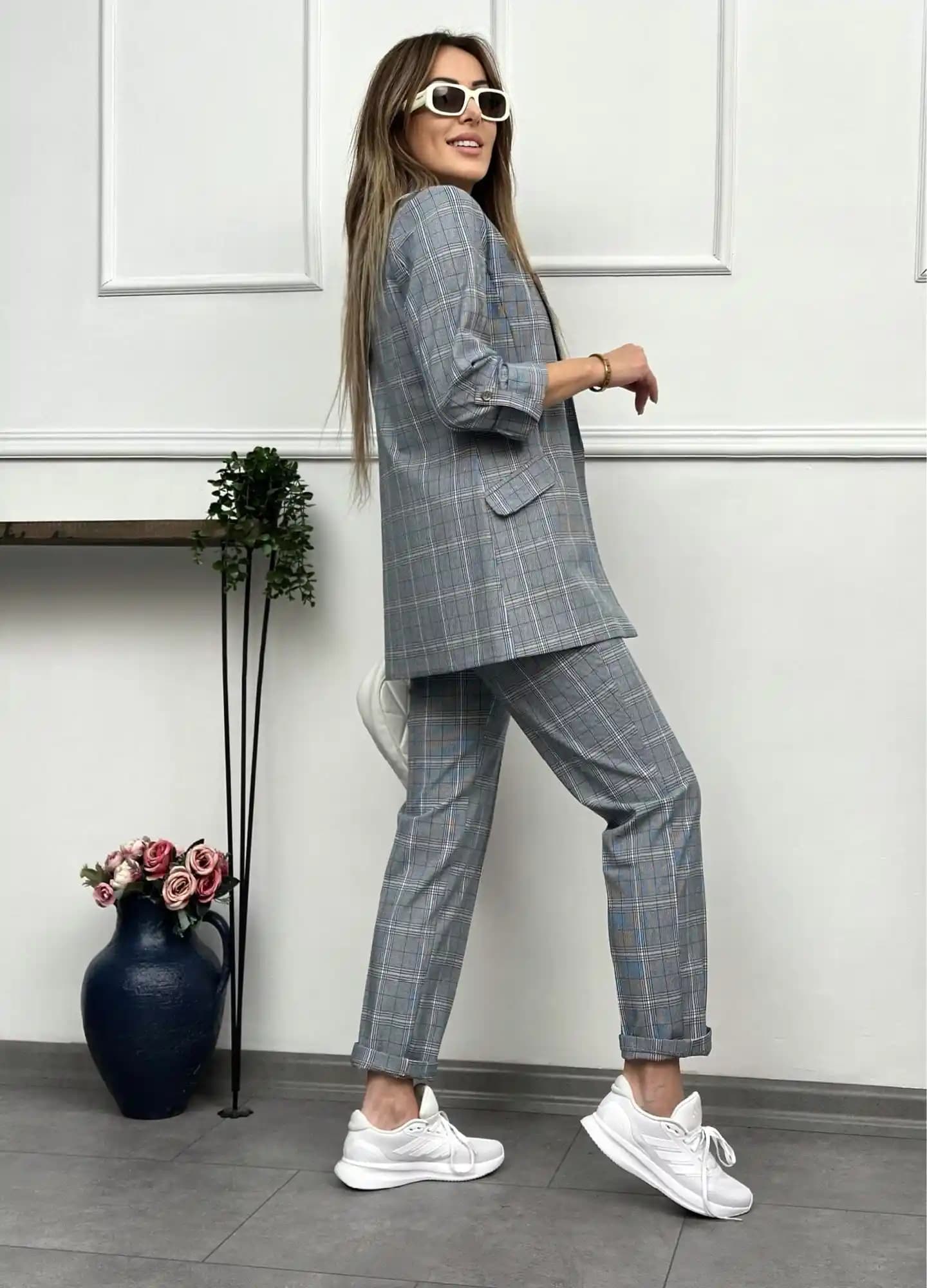 Gri Ekose Ceketler: Moda Dünyasında Zamansız Şıklık ve Çok Yönlülük