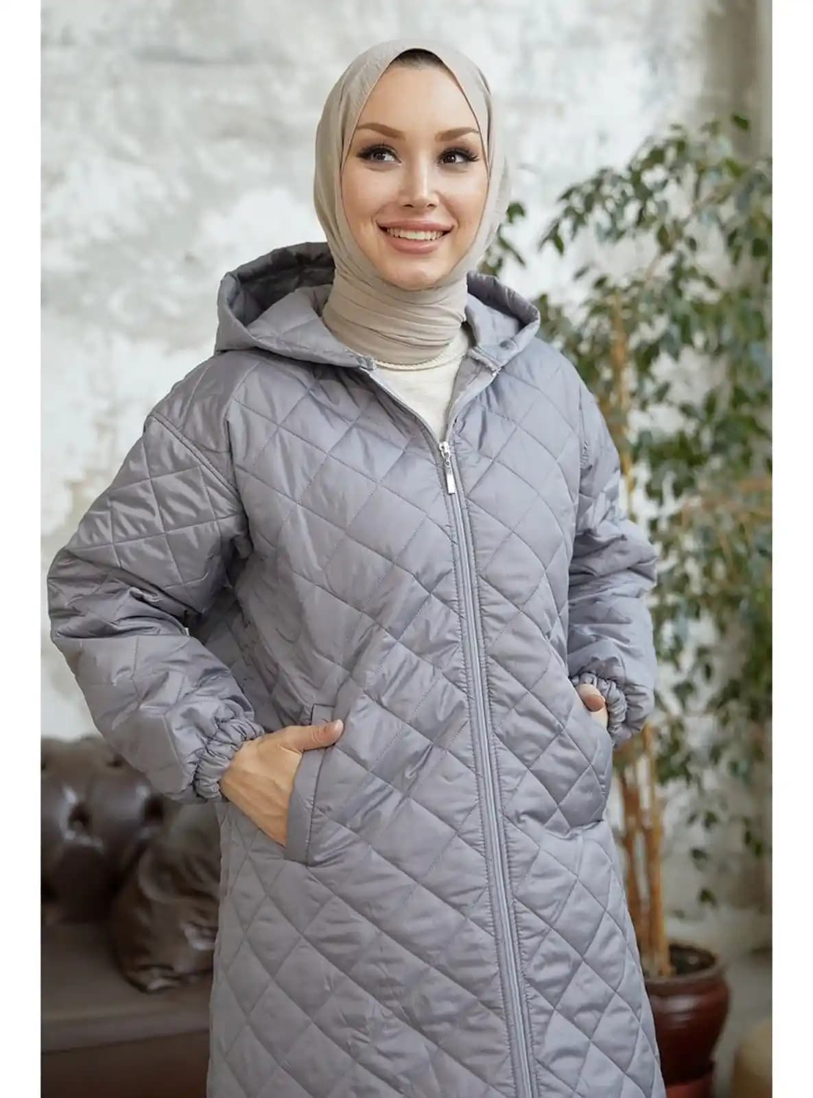 Gri Kapitone Mont: Modern Stil ve Fonksiyonellik İçin En Şık Seçenekler