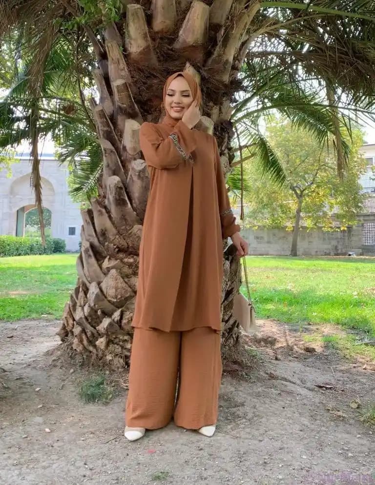 Gri ve Kahverengi Kombinasyonları: Moda Dünyasında Zarafetin Anahtarları ve Stil İpuçları