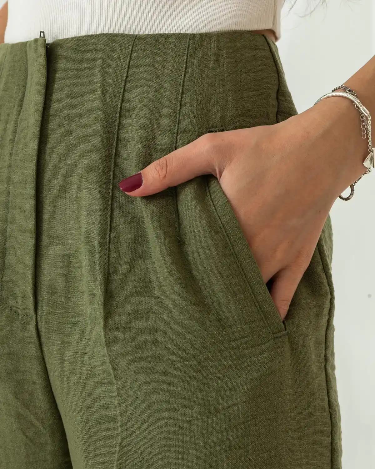 Haki Keten Pantolonlar: Moda Trendleri ve Stil İpuçlarıyla Zamansız Şıklık