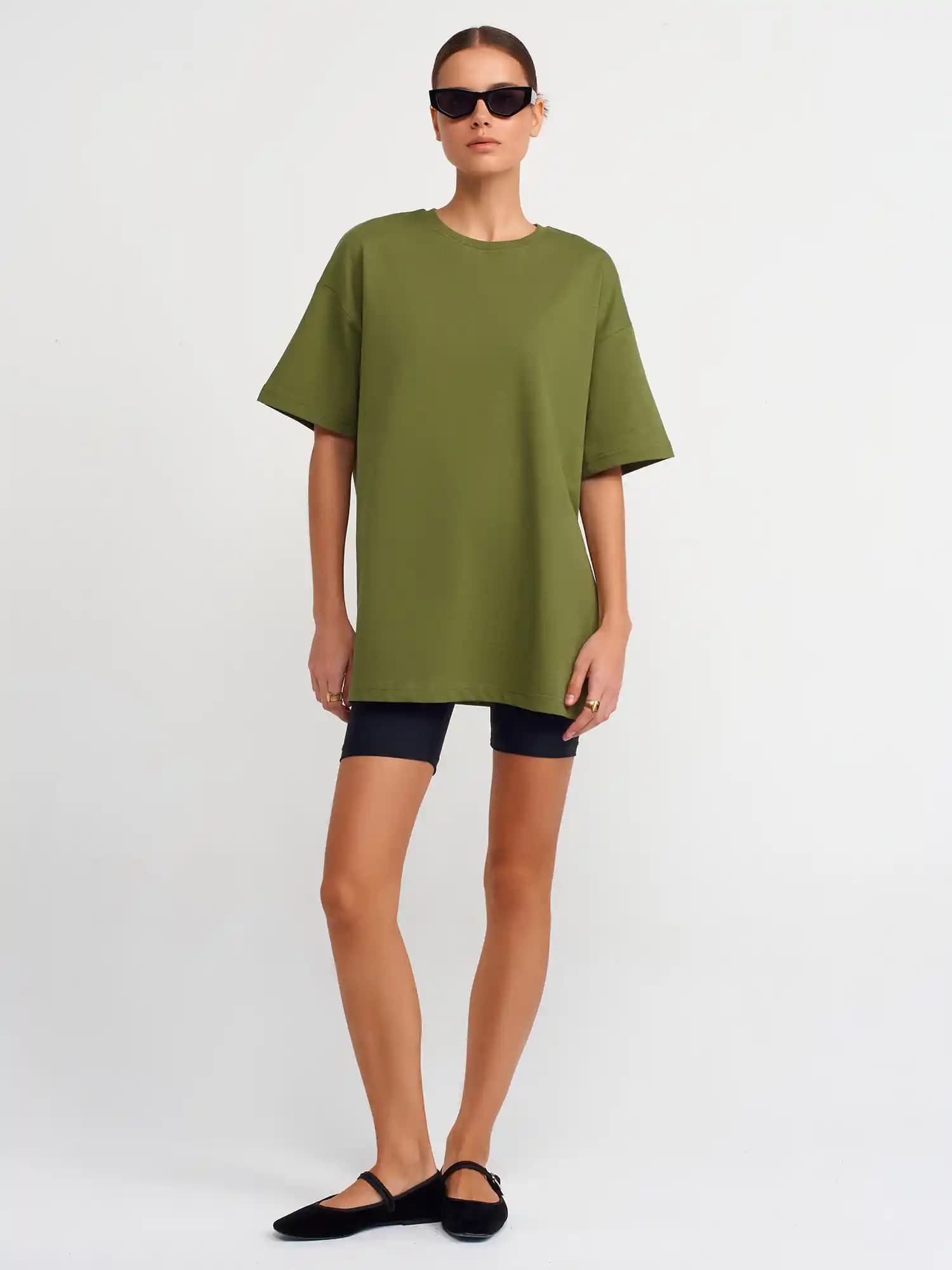 Haki Tişört Modası: Güncel Trendler ve Stil İpuçları