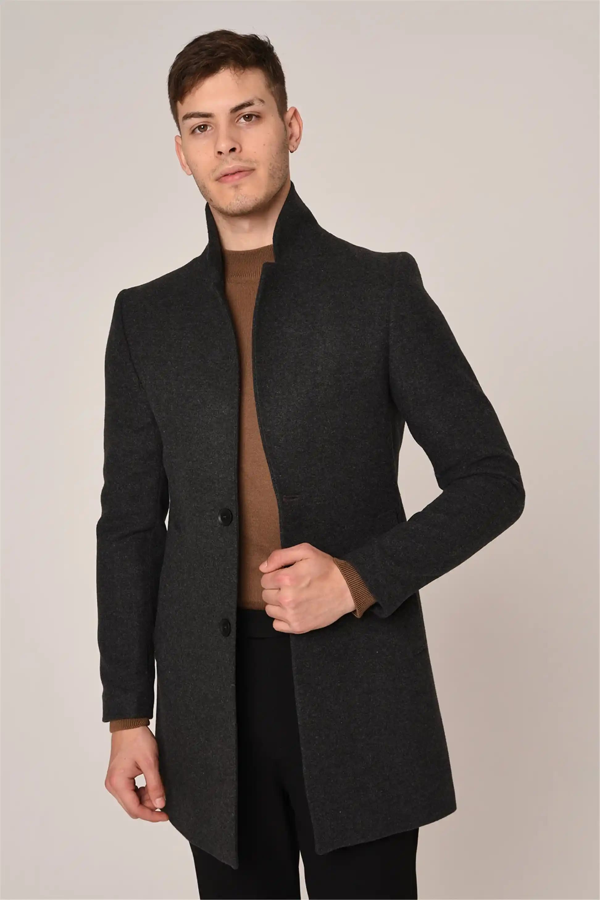 Hakim Yaka Kaşe Ceketler: Kış Modasının Şıklık Simgesi ve Kombin İpuçları