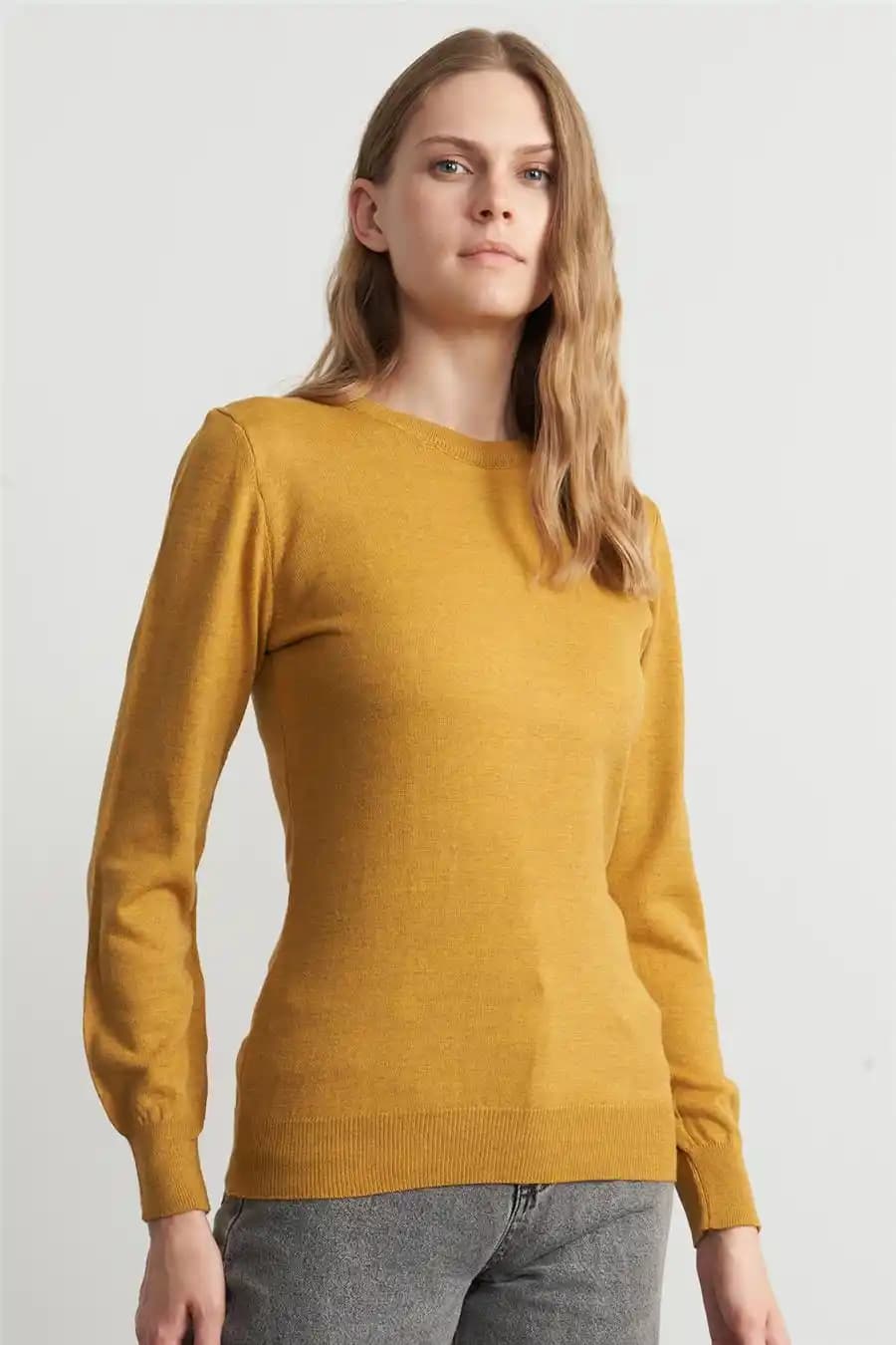 Hardal Kazak Modada Sıcak ve Çekici Bir Trend Olarak Güncel Kullanım Alanları ve Kombinasyon İpuçları