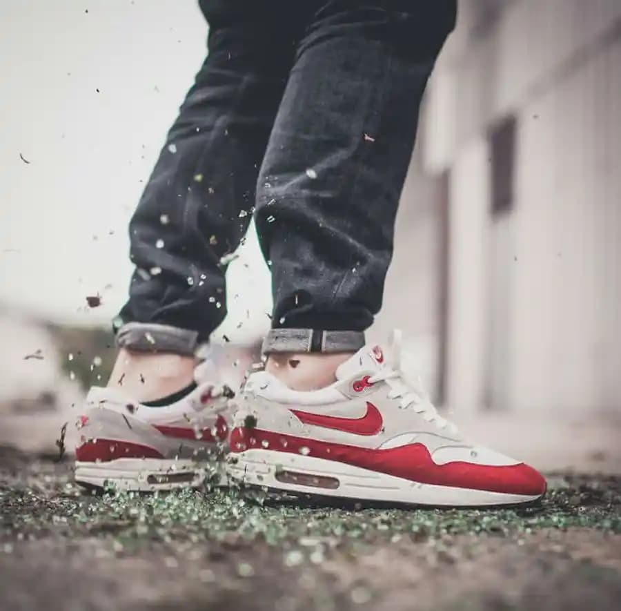 Hava Yazanan Ayakkabılar: Moda ve Stil Dünyasında Yenilikçi Trendler ve Kişisel İfade