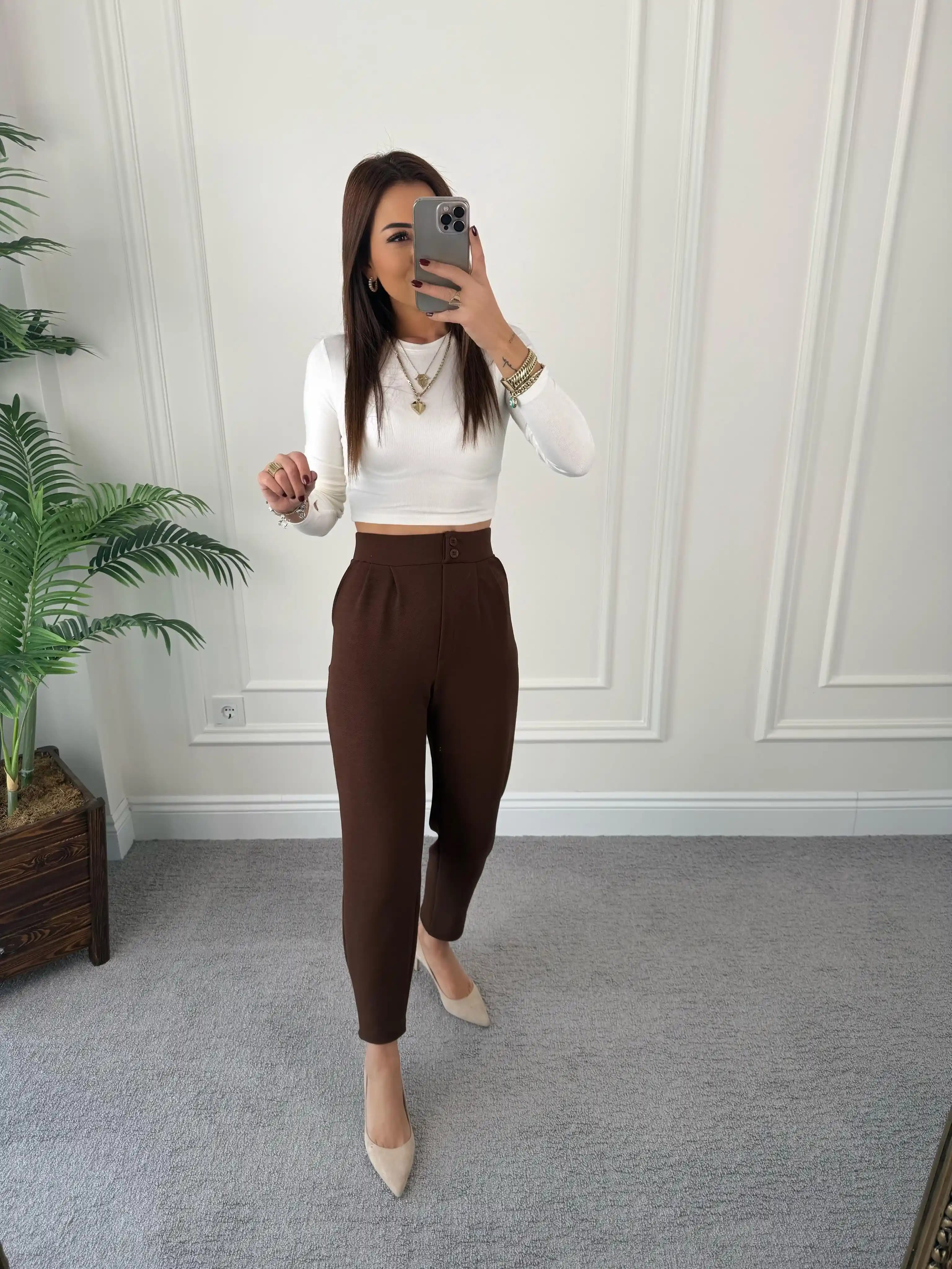 Havuç Model Pantolon: Rahatlık ve Şıklığın Modern Moda İfadesi