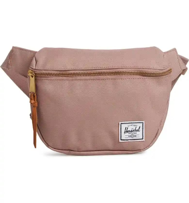 Herschel Belt Bag: Moda ve Fonksiyonelliği Bir Arada Sunan Güncel Trend Bel Çantası