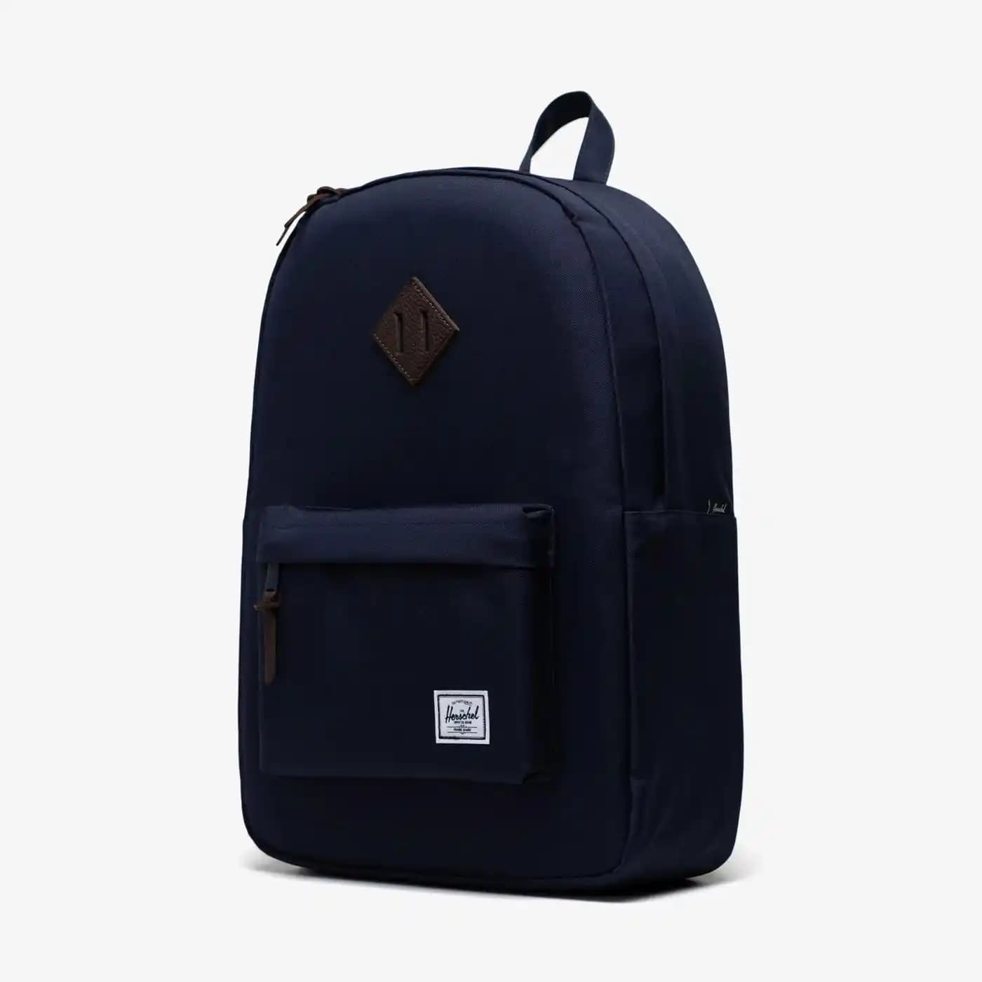 Herschel Çantalar: Modern Tasarım ve Fonksiyonellik Bir Arada Sunan Moda Aksesuarı