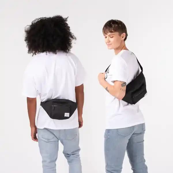 Herschel Seventeen Moda Çantası: Şıklık ve Fonksiyonelliğin Modern Buluşması