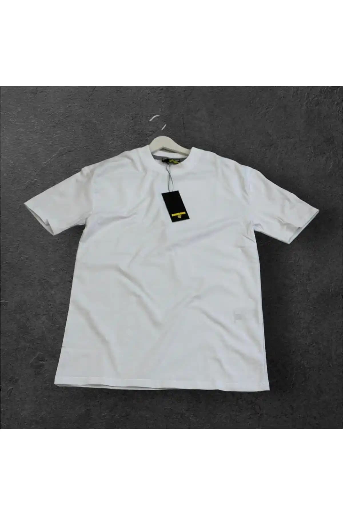 İç Göstermeyen Beyaz Tişörtler: Moda ve Konforun Birlikte Sunulduğu Şık Seçenekler