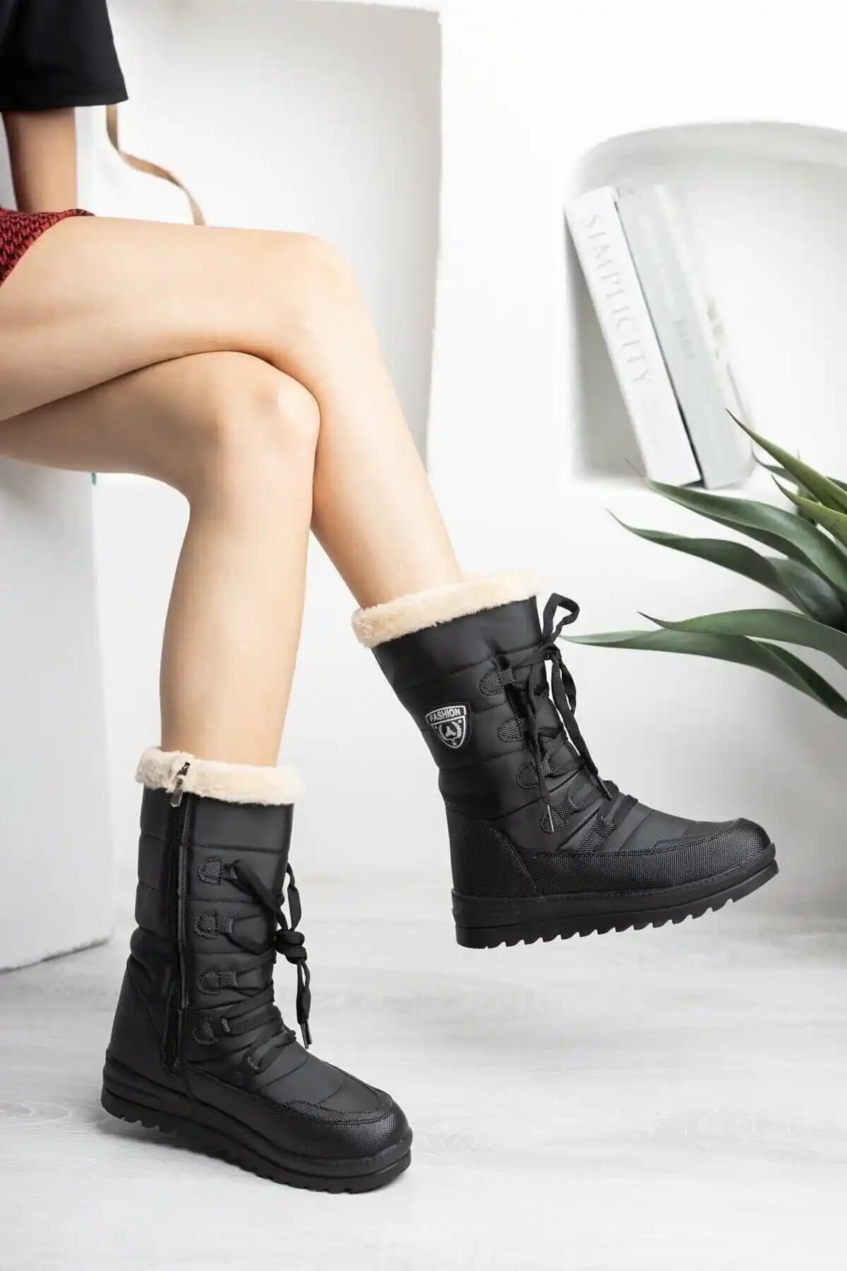 İçi Kürklü Bayan Botları: Kış Modasında Şıklık ve Konforun Birleşimi