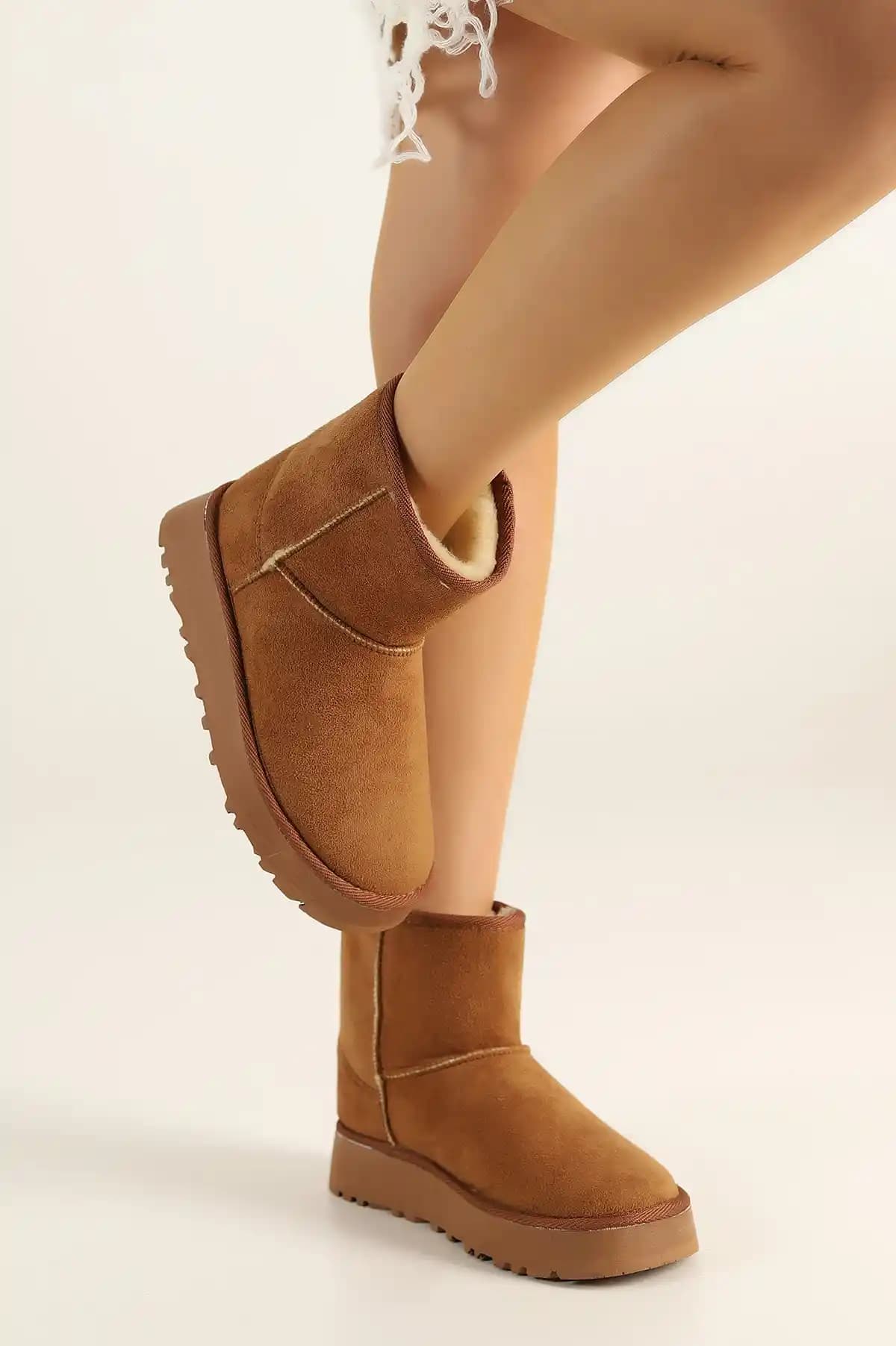 İçi Tüylü Kadın Botları Moda Trendleri ve Kombin İpuçları 2023