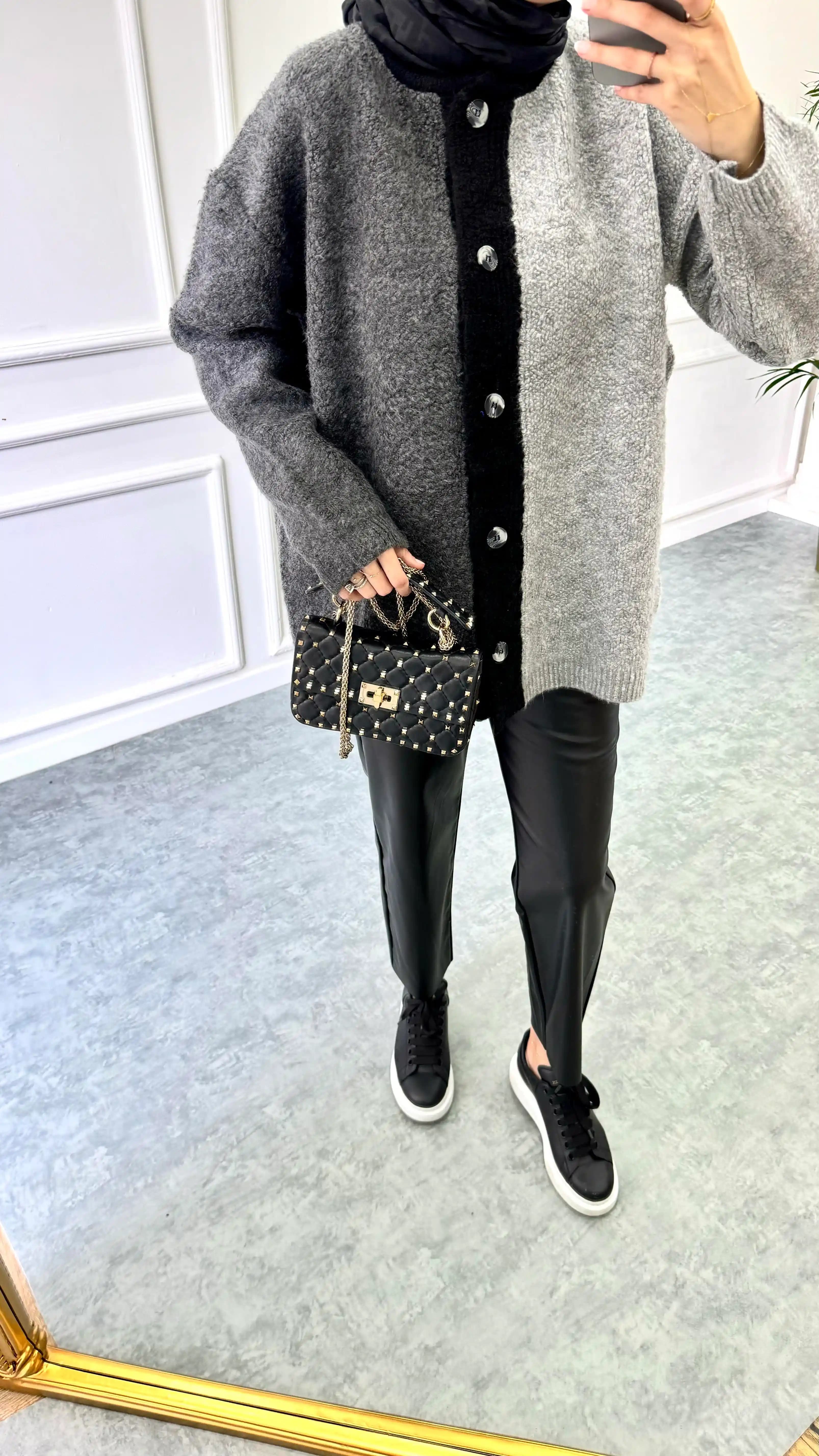 İki Renkli Hırka Modasında Renk Uyumu ve Stil İpuçları