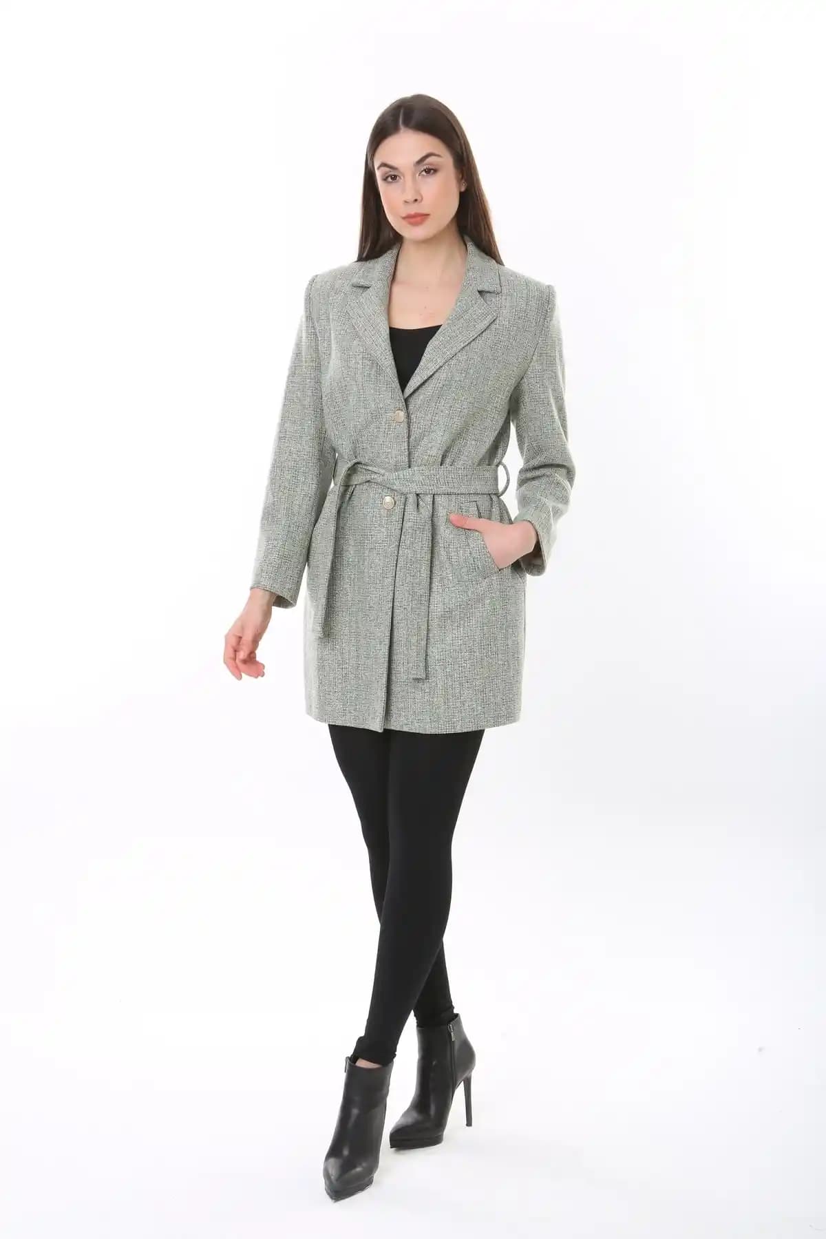 İnce Kaban Kadın: Modern ve Şık Kış Kabanlarıyla Tarzınızı Yükseltin