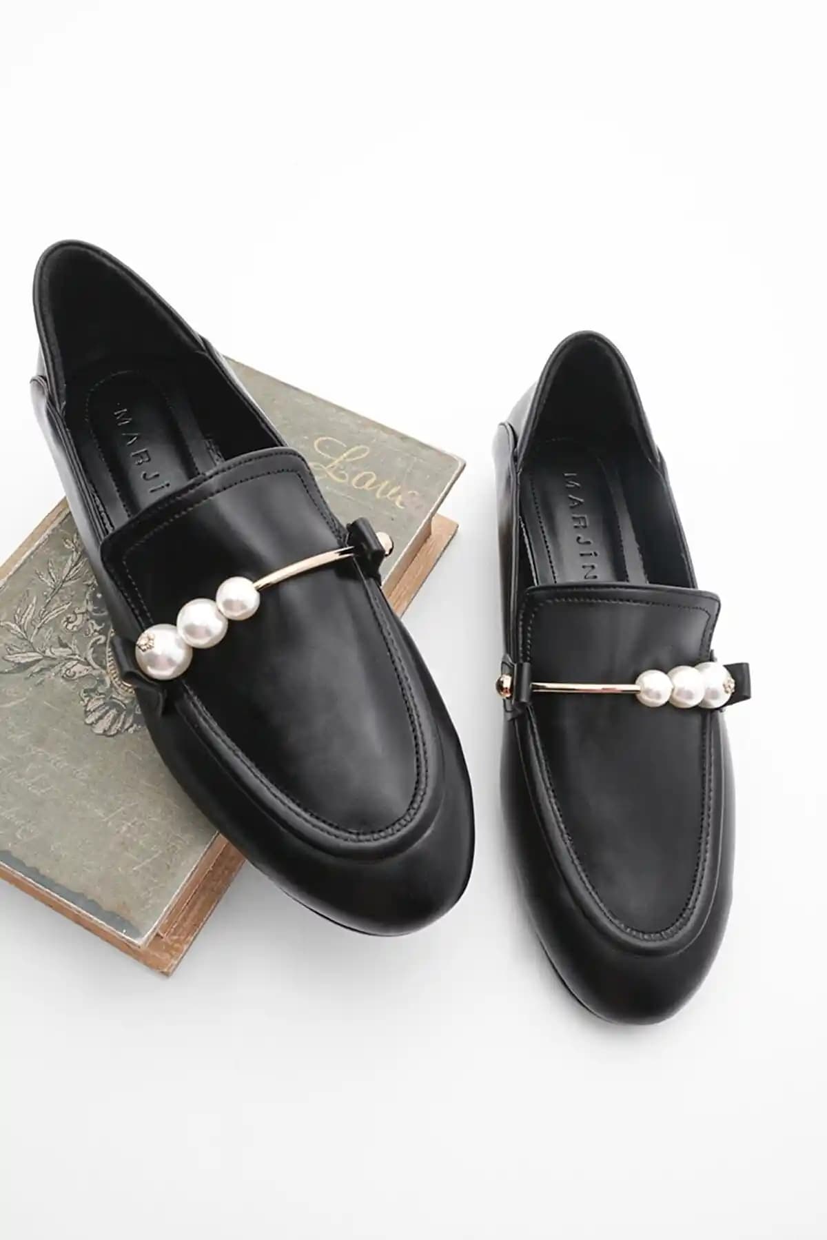 İncili Ayakkabı Modelleri: Geleneksel Tasarımlardan Modern Trendlerle Şıklık Yaratmak