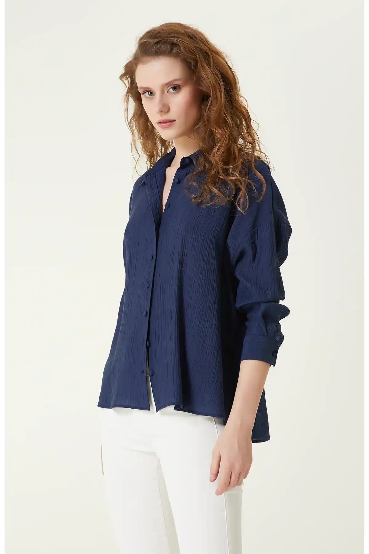 Indigo Gömleklerin Moda Dünyasındaki Yeri ve Güncel Trendler