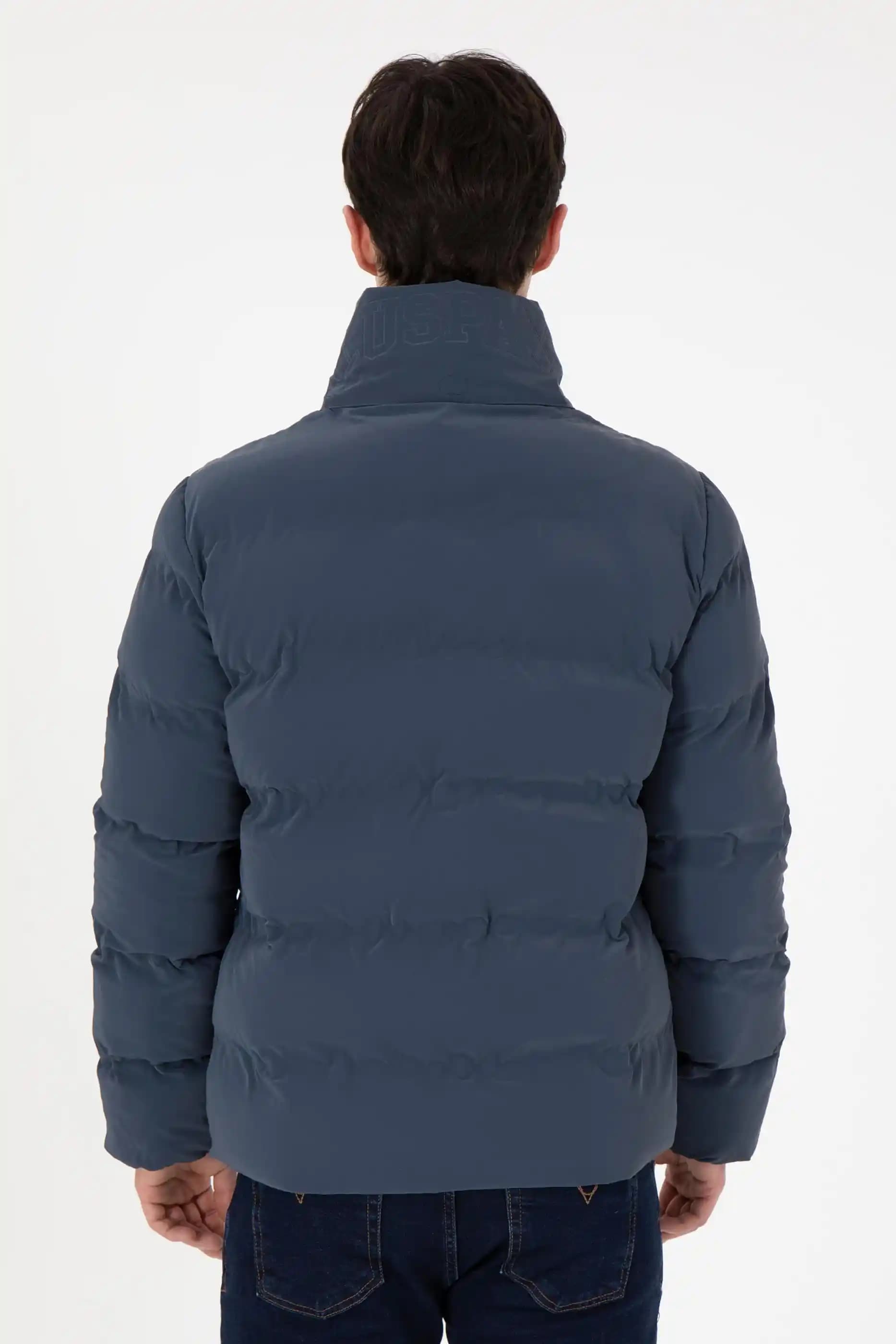 Indigo Mont Moda Dünyasında Kalıcı ve Şık Bir Renk Seçeneği