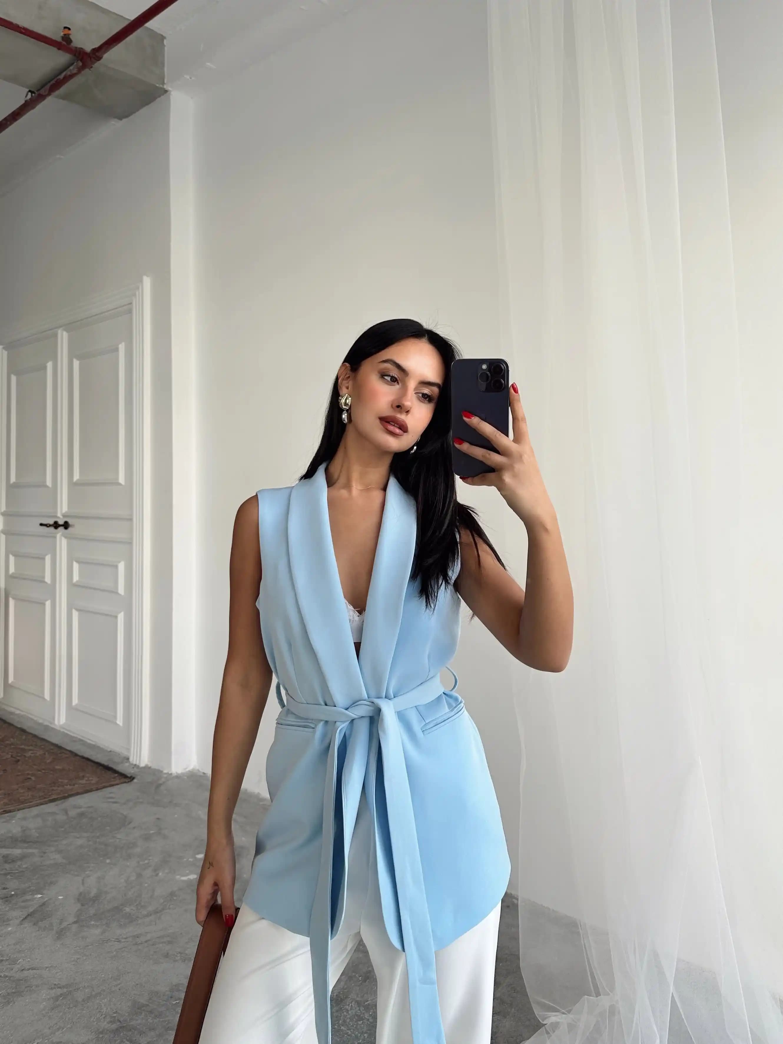 İndirimli Giyim Trendleri ve Akıllı Alışveriş Stratejileriyle Şıklığı Yakalayın