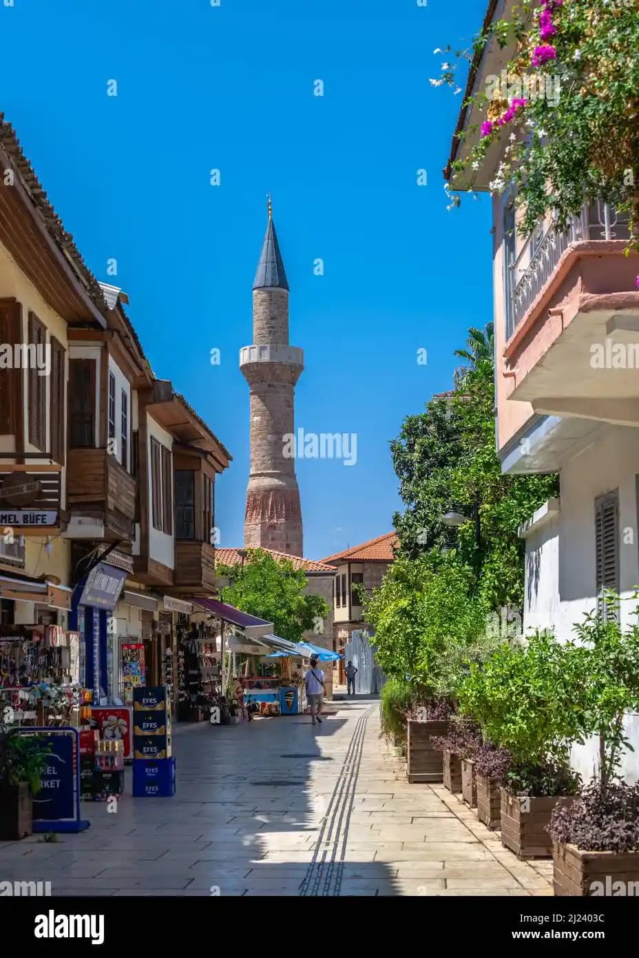 İnşaat ve Otomotiv Sektörlerindeki Güncel Gelişmelerin Antalya Moda Dünyasına Yansımaları