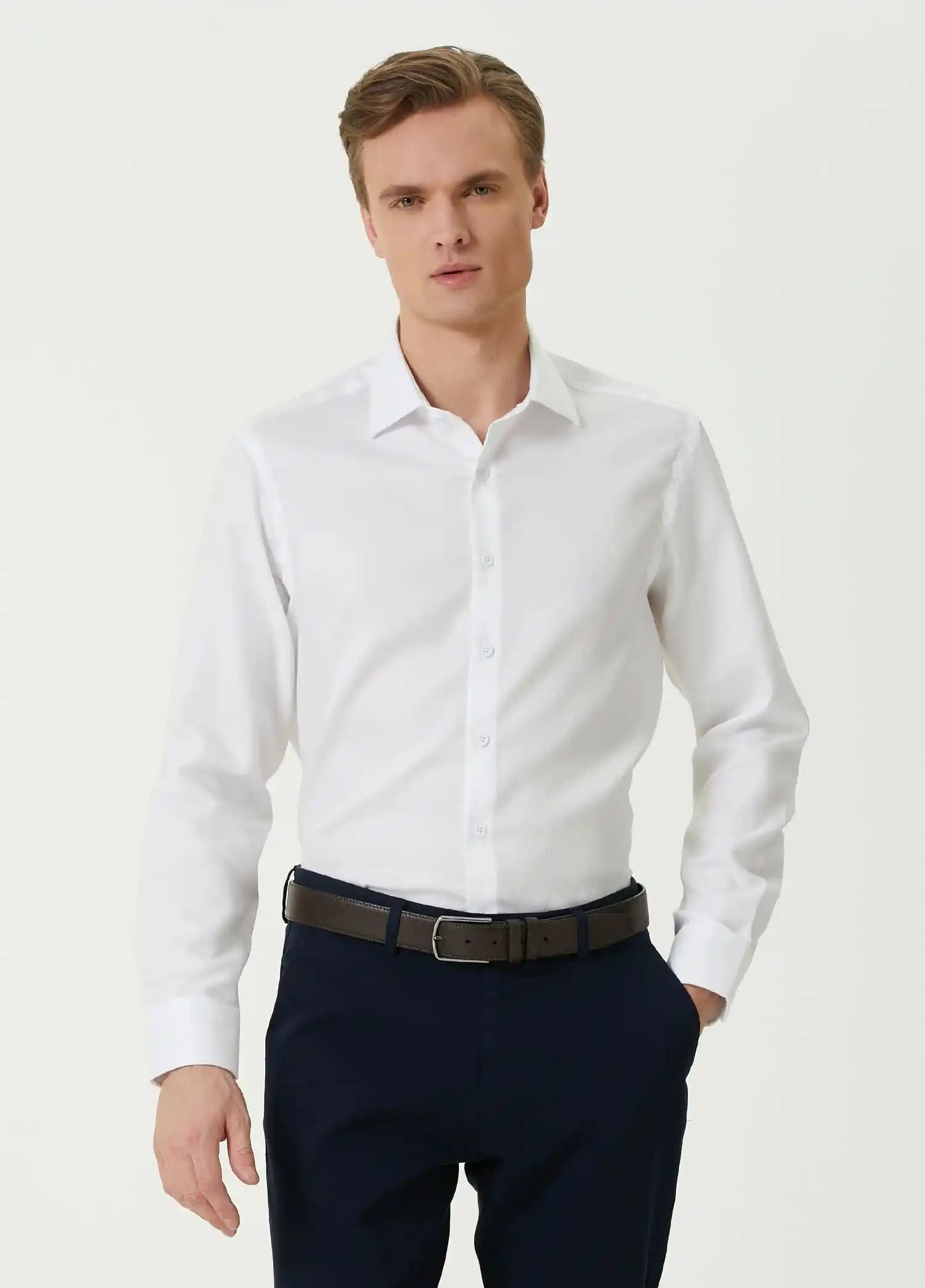 İş Gömleği Modasında Güncel Trendler ve Stil Önerileri 2023