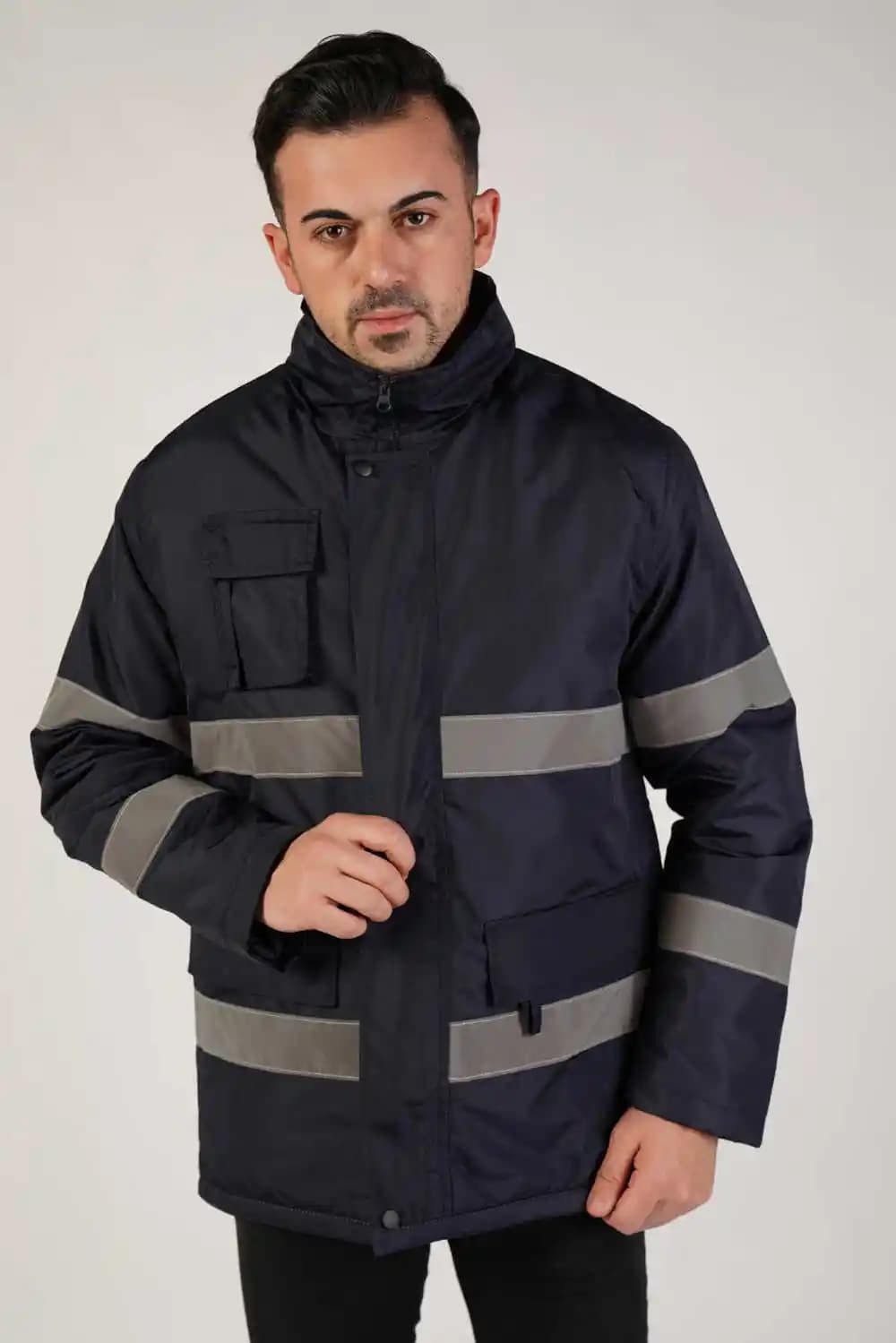 İş Montları Kış Aylarında Şıklık ve İşlevselliği Bir Arada Sunar