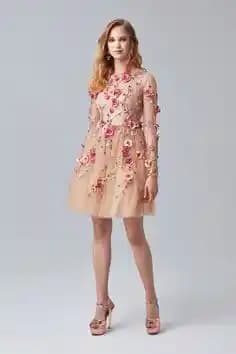 İsteme Kısa Nişan Elbisesi Seçenekleri ve Trendleri 2023