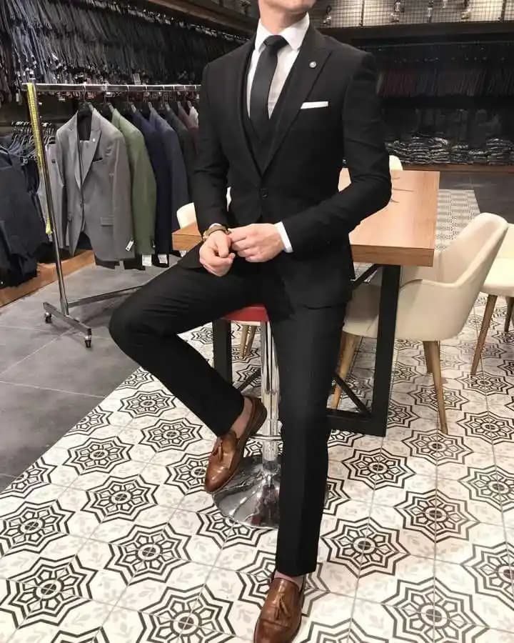 İsteme Takım Elbise Seçimi ve Bakımı Hakkında Kapsamlı Rehber