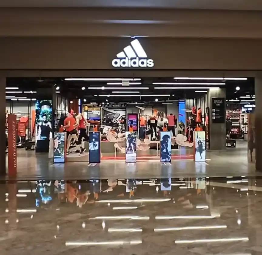 İstinyepark'taki Adidas Mağazası: Moda ve Sporun Modern Buluşma Noktası