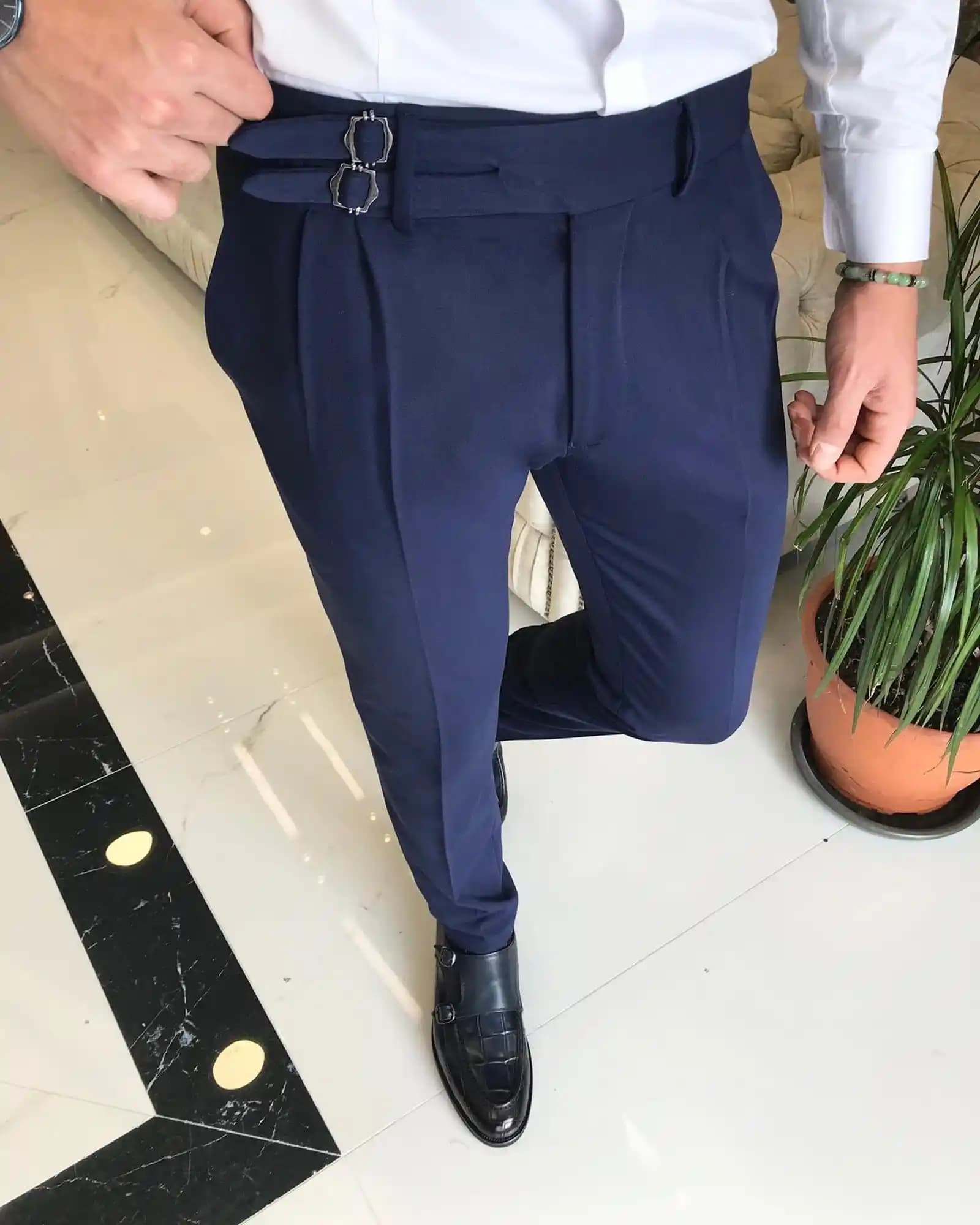 İtalyan Kesim ve Pileli Erkek Pantolonlar: Modern ve Şık Erkek Giyim Trendleri