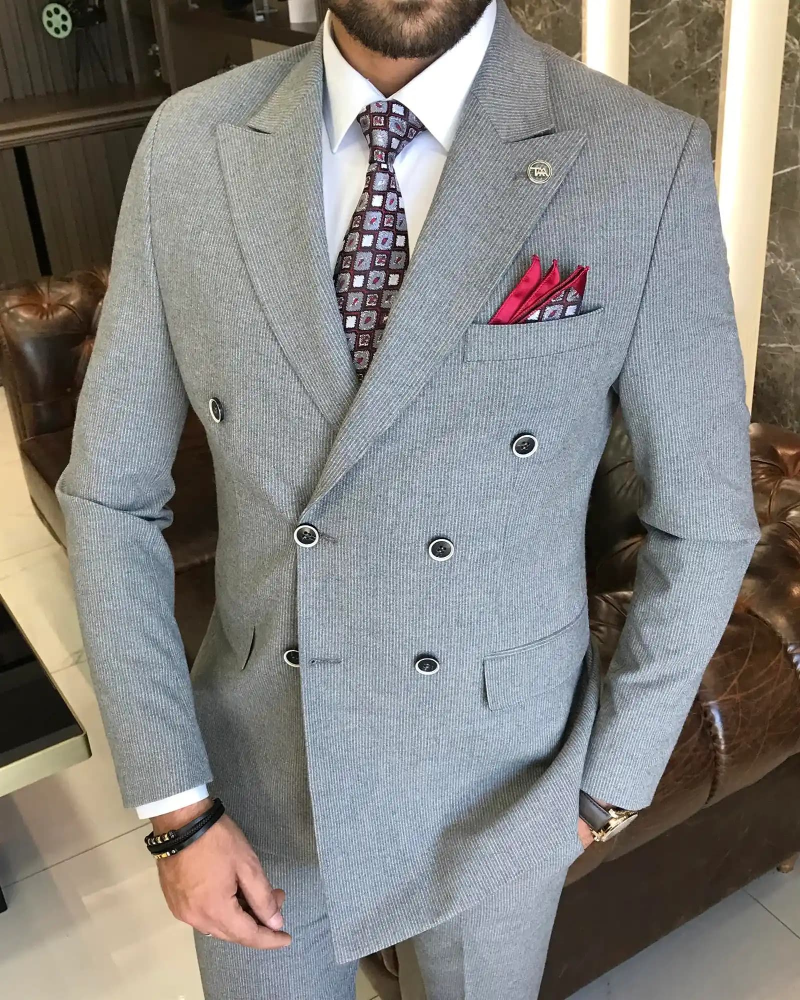 İtalyan Kruvaze Takım Elbise: Şıklık ve Zarafetin Modern Tasarımı ile Öne Çıkın