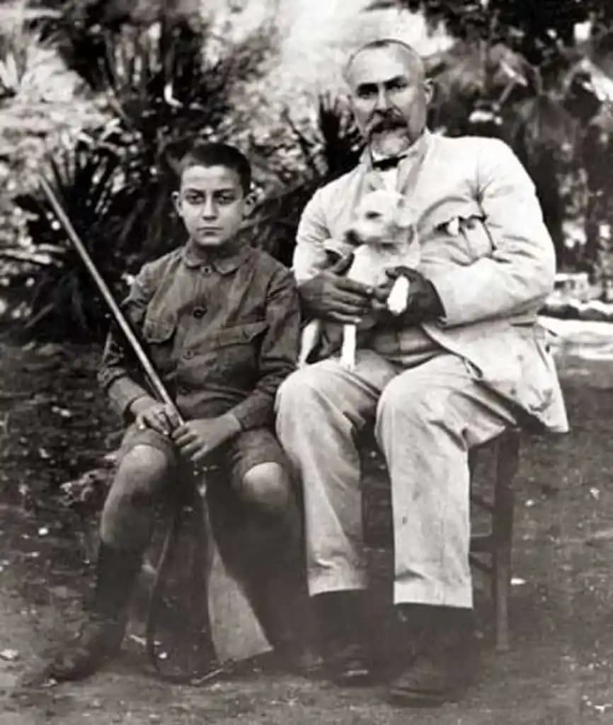 İtalyan Mafya Paltosu: Moda ve Kültürün Sarmalındaki Sembolik ve Tasarım Özellikleri