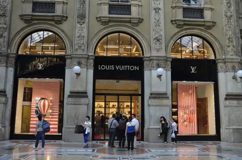 İtalyan Moda Markaları ve Dijital Platformlar: Türkiye’de Erişim ve Alışveriş İpuçları